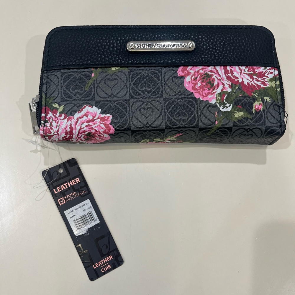 Stone Mountain floral wallet nwt